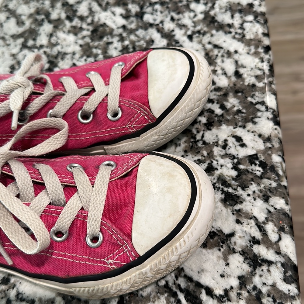 Pink Converse - Picture 2 of 6
